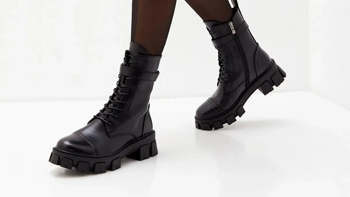 Модная женская обувь на модели